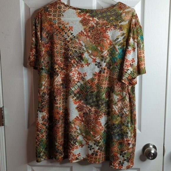 Cato Woman short sleeve shirt with mesh and beading accent at neckline 26/28W - Picture 3 of 8